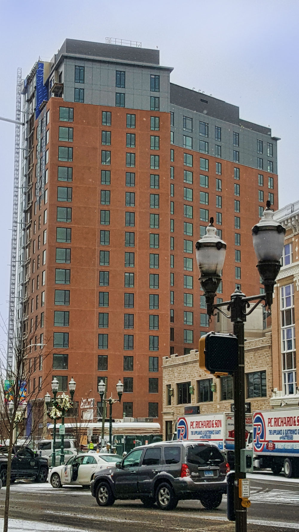 Verdi Builds at Park Square West